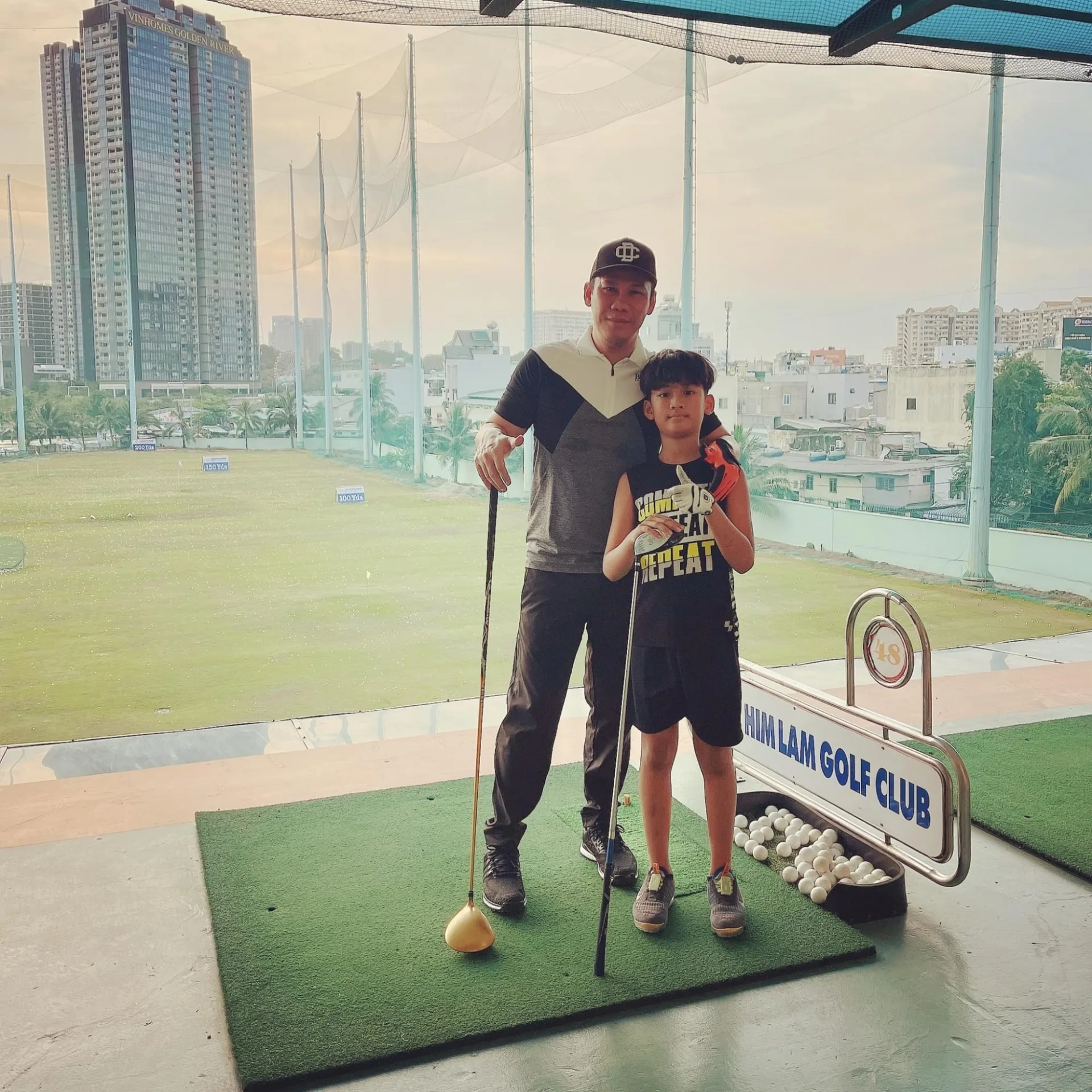 Con trai Lệ Quyên mới 9 tuổi đã đánh golf chuyên nghiệp như người lớn - Ảnh 1