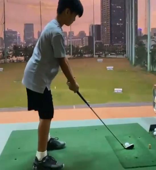 Con trai Lệ Quyên mới 9 tuổi đã đánh golf chuyên nghiệp như người lớn - Ảnh 2