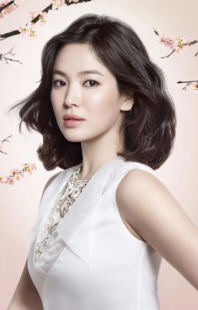 Sau khi giảm cân thành công, Song Hye Kyo được tôn vinh là 'biểu tượng nhan sắc của showbiz Hàn.