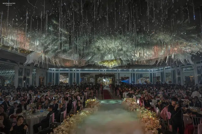 Đám cưới 'cổ tích' ở Bắc Ninh: Bố chi hơn 30 tỷ tự tay thiết kế hôn lễ cho con gái - Ảnh 8