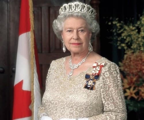 Mỗi một chiếc cài áo của Nữ hoàng Anh đều có một ý nghĩa riêng của nó.