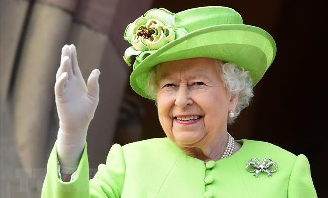 Ý nghĩa đặc biệt đằng sau chiếc trâm cài áo của Nữ hoàng Elizabeth II