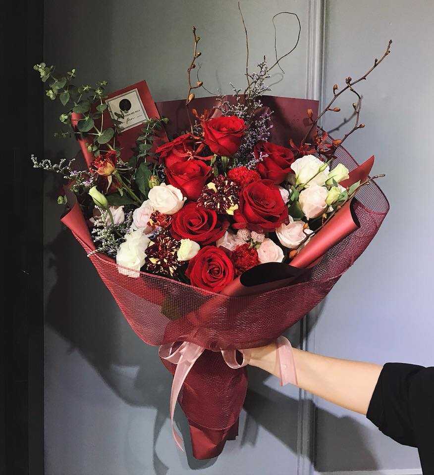 Hoa hồng là món quà không thể thiếu trong ngày lễ tình nhân, loài hoa tượng trưng cho tình yêu.