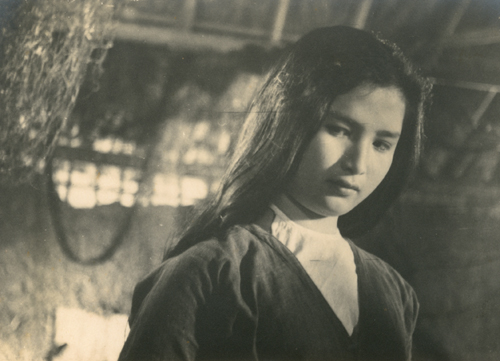 NSND Trà Giang là một trong những diễn viên thuộc thế hệ đầu tiên của Điện ảnh Cách mạng Việt Nam.