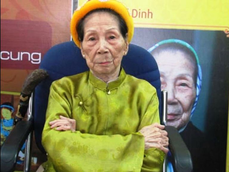 Bà Lê Thị Dinh qua đời vào 13h45 phút ngày 21/2 tại phủ Kiên Thái Vương (TP. Huế), hưởng thọ 102 tuổi.
