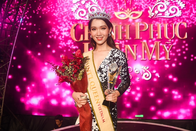 Đỗ Nhật Hà giành vương miện trong cuộc thi Miss Tiffany Vietnam 2018.