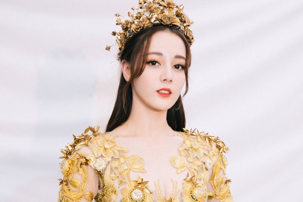 Địch Lệ Nhiệt Ba: Mỹ nhân Tân Cương một bước thành sao vì quá đẹp