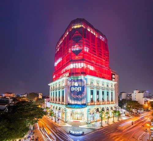 Tòa nhà DOJI được xây trên đất cũ của Bách hóa số 5 Nam Bộ, hiện là Trung tâm mua bán vàng bạc lớn nhất Việt Nam.