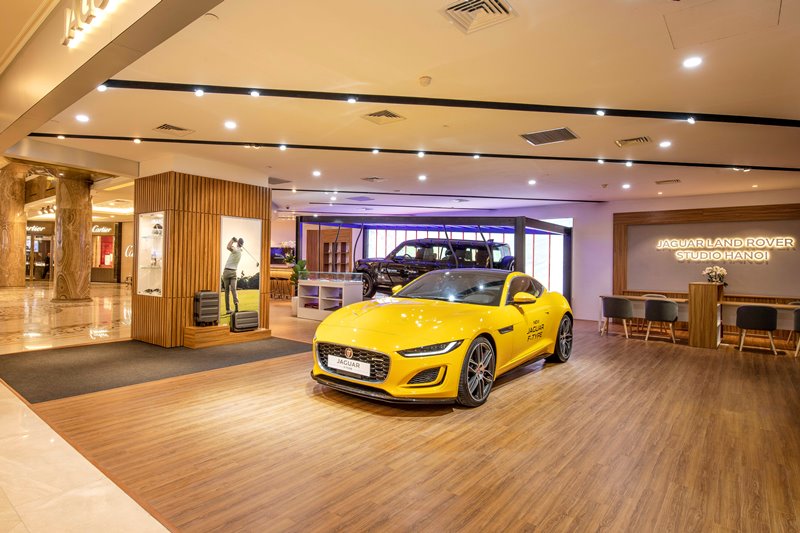 Jaguar và Land Rover, thương hiệu xe sang Anh quốc bán hàng ngay Trung tâm thương mại Tràng Tiền