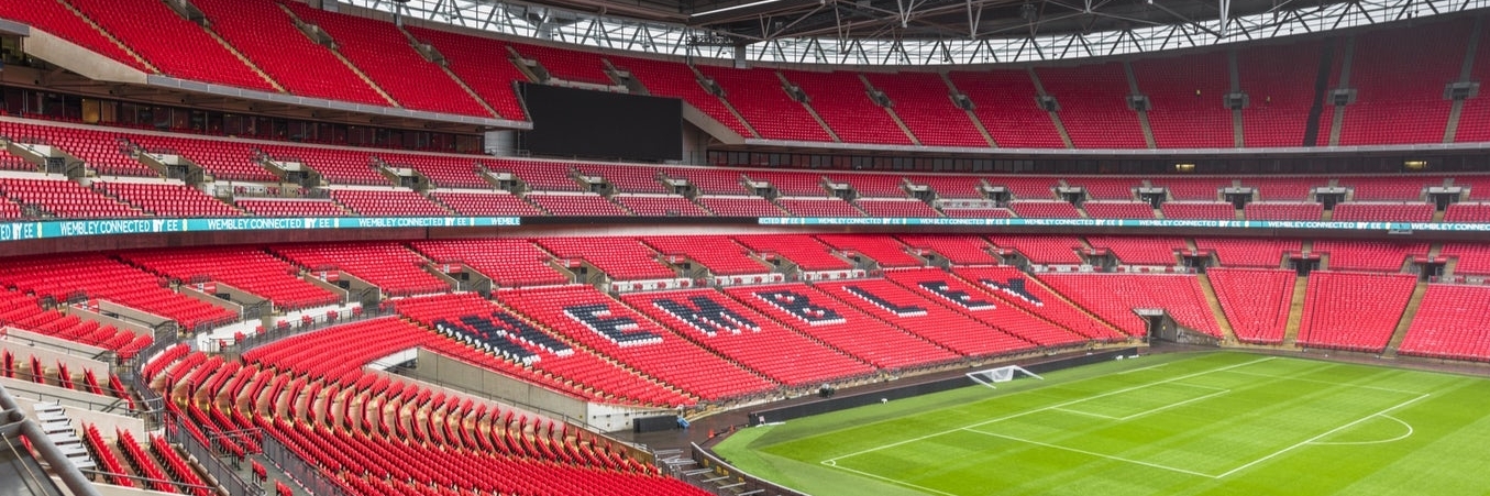 Wembley là sân bóng lớn thứ 2 tại châu Âu (chỉ sau Cump Nou) với sức chứa 90 nghìn người. Người Anh đang mơ về trận chung kết trên sân nhà của mình, 'mang bóng đá về quê hương'