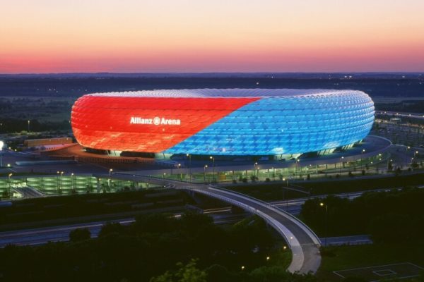 Allianz Arena là sân nhà của CLB Bayern Munich, có sức chứa hơn 70 nghìn chỗ ngồi. Sân có thể thay đổi màu sắc. Đây sẽ là nơi diễn ra những cuộc quyết đấu của Pháp - Đức, Đức - Bồ Đào Nha.