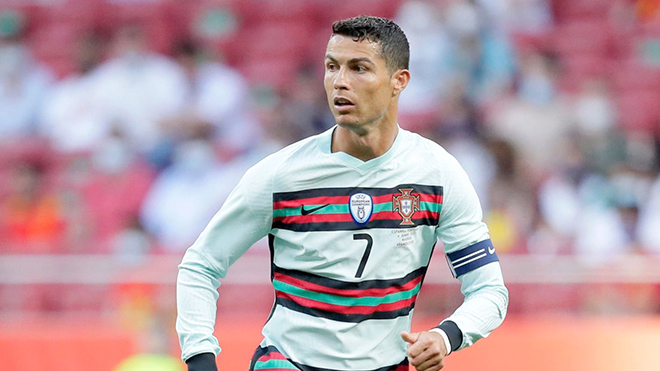 Đang chinh chiến tại EURO, Ronaldo gửi lời chúc mừng sinh nhật con trai cả