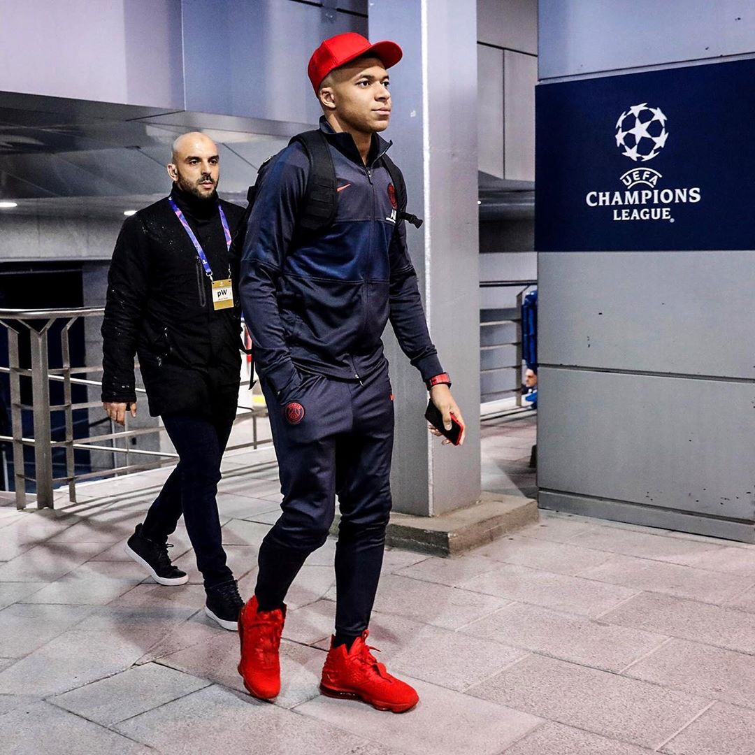 Kylian Mbappe: Ngoài bóng đá và Ronaldo còn đam mê Sneaker - Ảnh 10