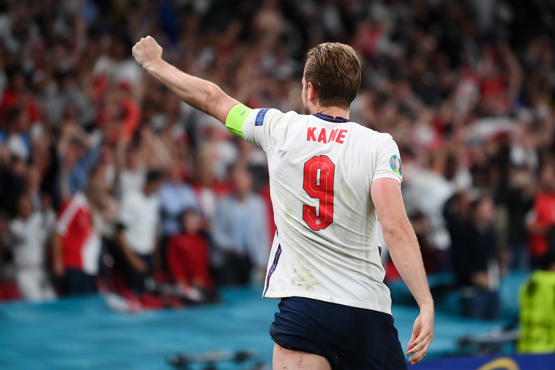 Kane và các đàn em của mình làm nên lịch sử. Hơn 50 năm, ĐT Anh mới vào chơi một trận chung kết một giải đấu lớn (sau chung kết World Cup 1966), lần đầu tiên vào chơi chung kết EURO.