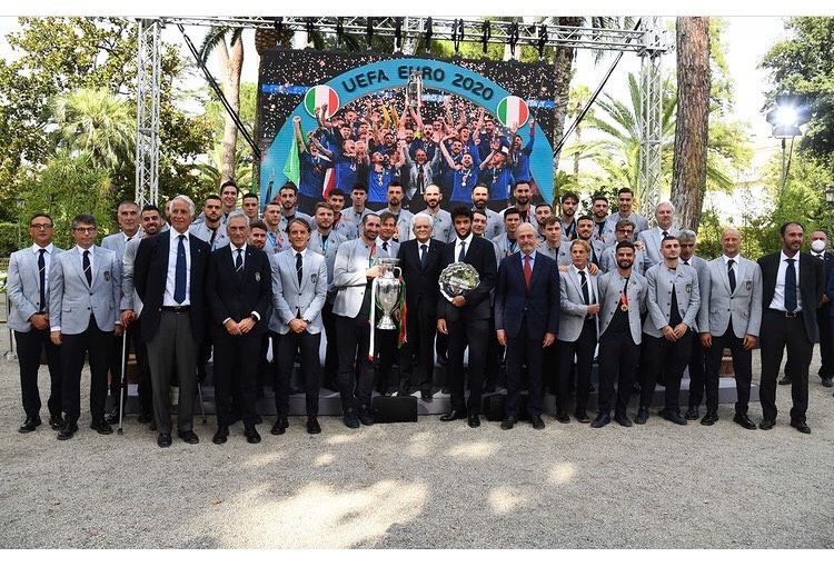 Toàn bộ thành viên ĐT Italia được Chính phủ và Liên đoàn bóng đá Italia chào đón nồng nhiệt.