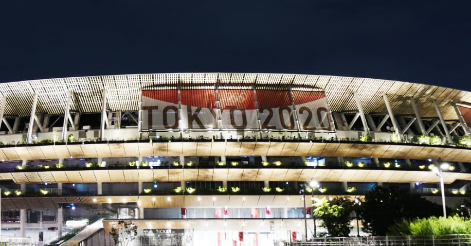 Lễ khai mạc diễn ra tại SVĐ Olympic tại Tokyo. SVĐ này có sức chứa 68.000 chỗ ngồi nhưng chỉ giới hạn khoảng 1000 người được có mặt trên khán đài trong lễ khai mạc.