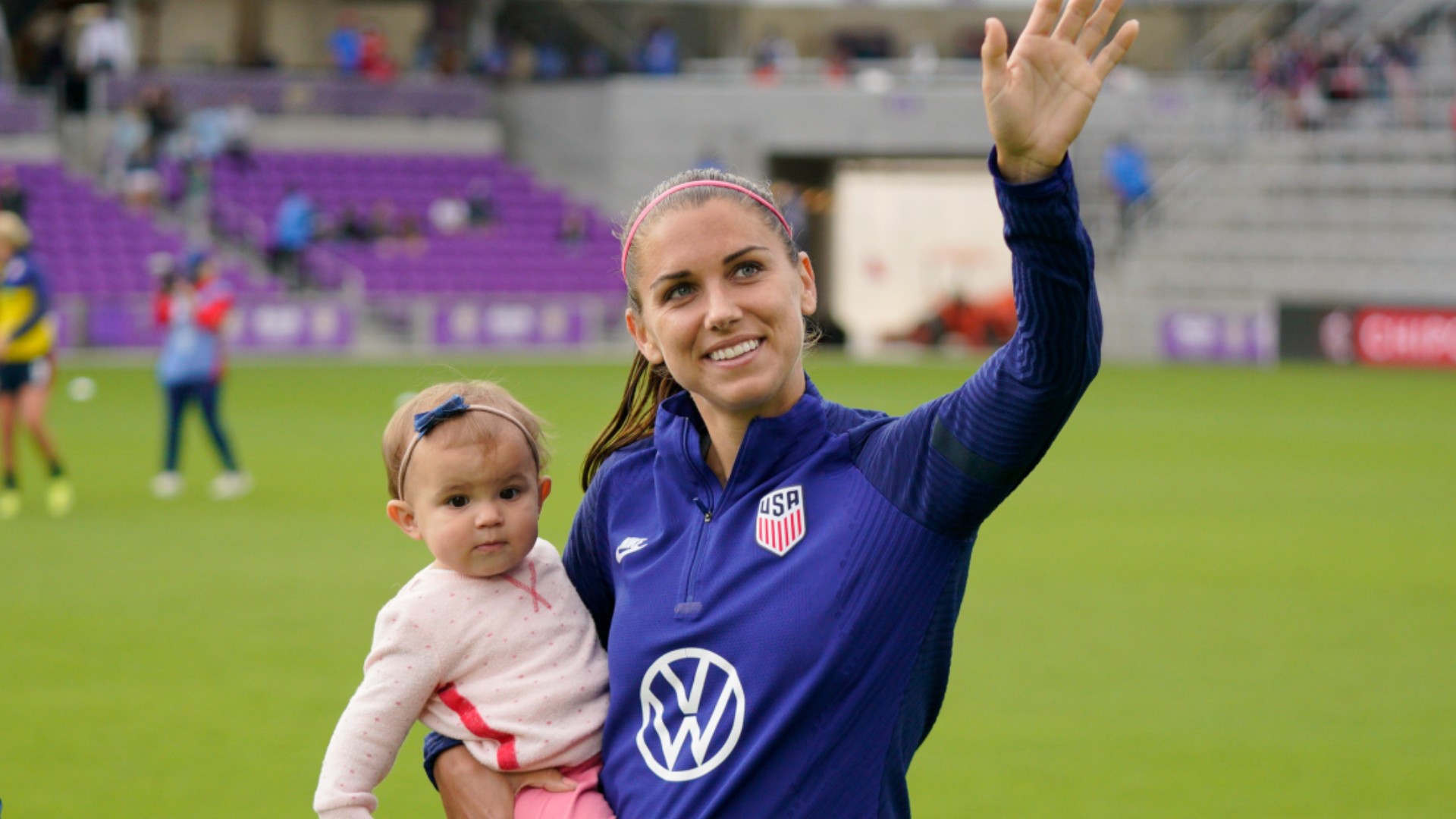 Phong cách thời trang của Alex Morgan - người được mệnh danh là nữ cầu thủ xinh đẹp nhất thế giới, 'David Beckham của bóng đá nữ'