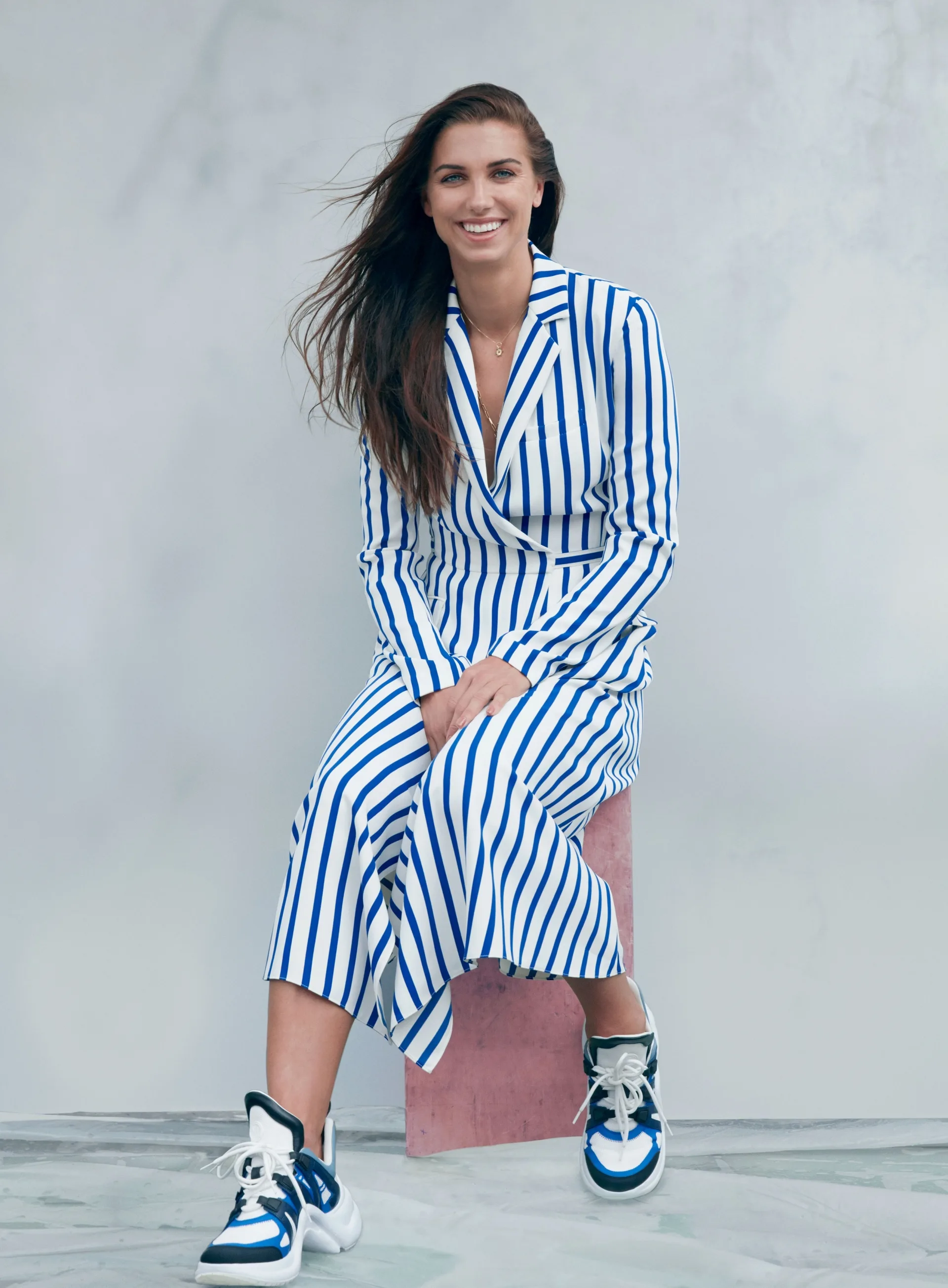 Phong cách thời trang của Alex Morgan - người được mệnh danh là nữ cầu thủ xinh đẹp nhất thế giới, 