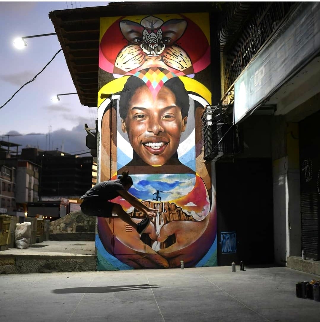 Bức vẽ gaffiti chân dung của Yulimar Rojas trên 1 con phố ở Venezuela