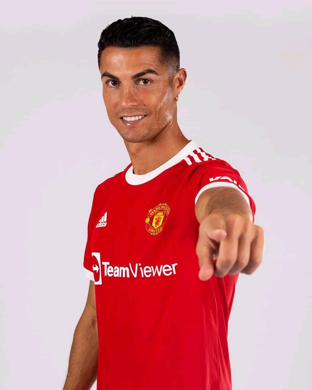 Manchester United công bố hình ảnh Ronaldo trong màu áo CLB