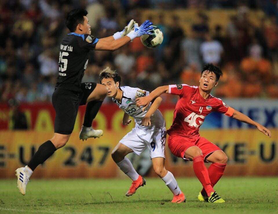 Quàng Tài - thủ thành của Viettel cũng cho rằng pha bóng thủng lưới của Văn Lâm là pha bóng rất khó cho các thủ môn