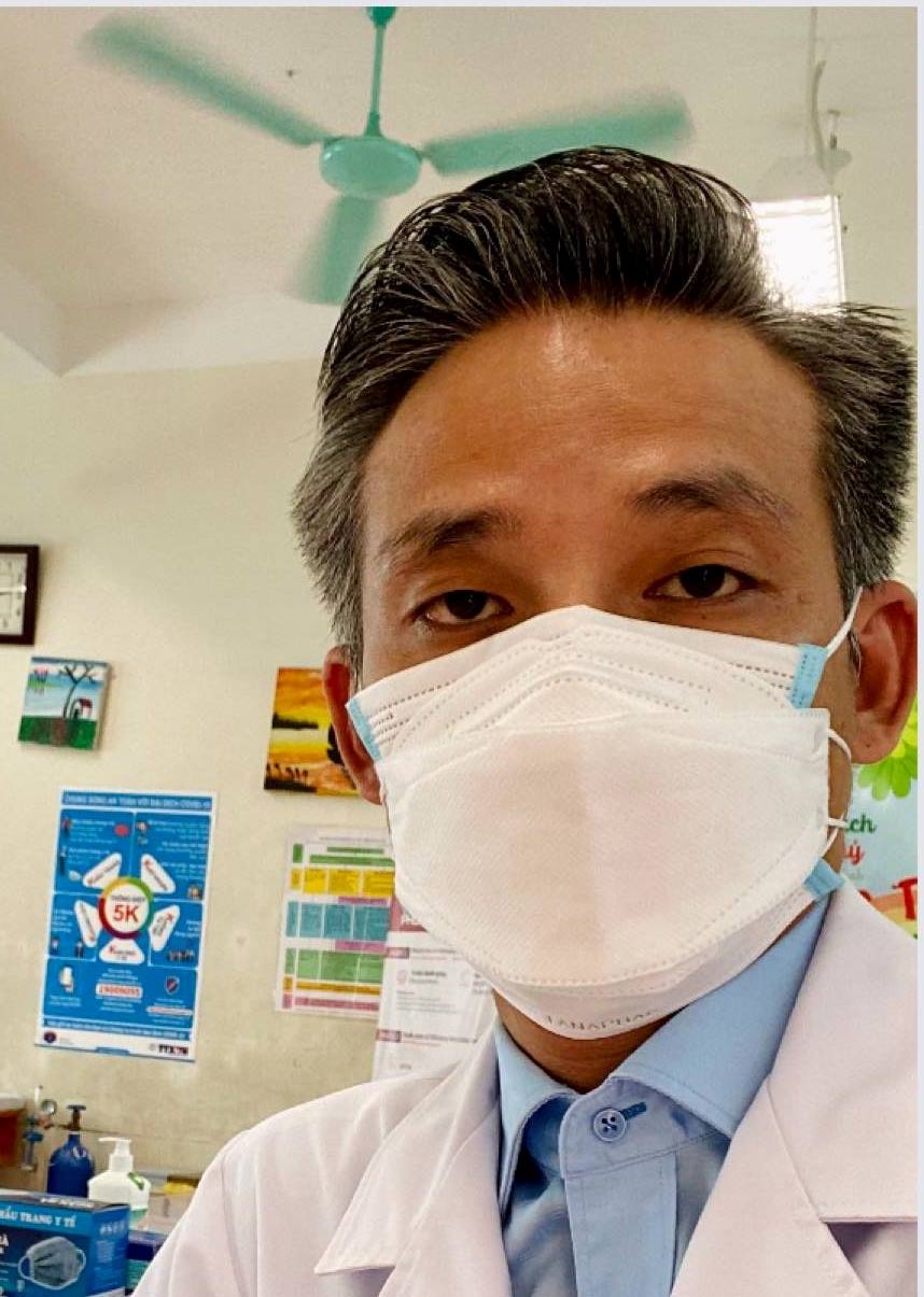 "Thần y của giới cầu thủ Việt" tham gia phòng chống dịch ở điểm nóng quận Thanh Xuân