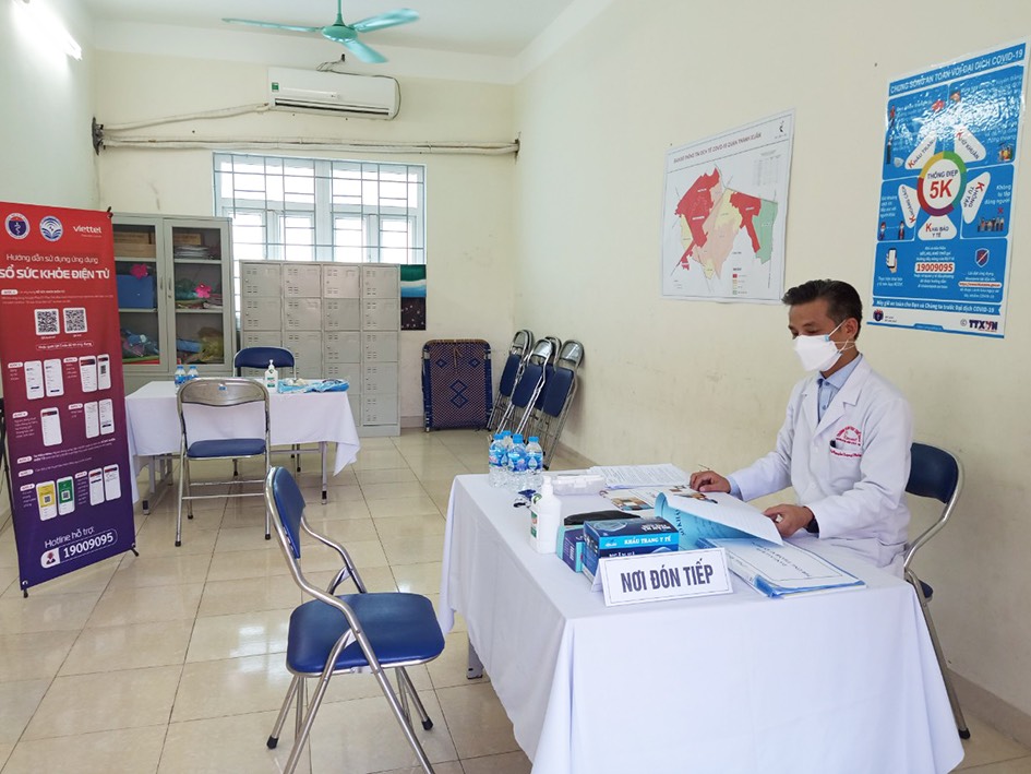 Bác sĩ Thủy nhận nhiệm vụ tại 1 trạm y tế lưu động quận Thanh Xuân