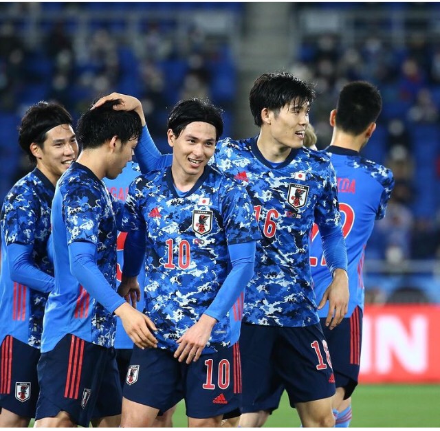 Minamino Takumi từng ghi 2 bàn vào lưới ĐT U19 Việt Nam khi khoác áo U19 Nhật Bản. Đồng đội bên cạnh Takumi là Tomiyasu (số 16) hiện đang khoác áo Arsenal.