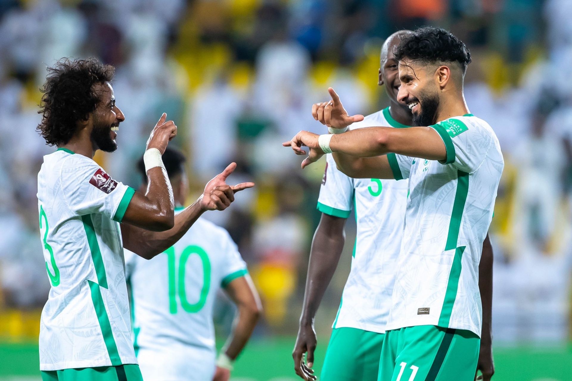 Saudi Arabia đang dẫn đầu bảng B, thắng 4, hòa 1. Tốc độ chơi bóng, tốc độ chuyển trạng thái tấn công - phòng ngự của những đội bóng hàng đầu châu Á là rất nhanh.