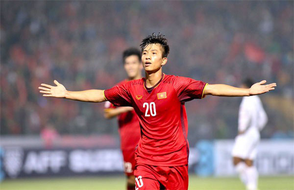 Được bình chọn là cầu thủ xuất sắc nhất trận đấu, Phan Văn Đức gửi tặng bàn thắng đến vợ bầu