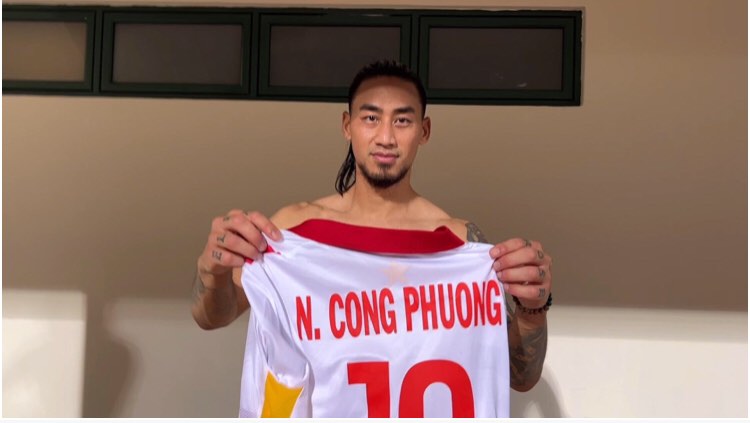 Sao tuyển Lào tự hào có áo đấu của Công Phượng