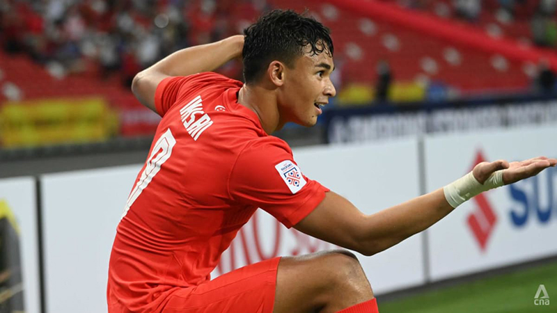 ĐT Singapore chiến thắng 3-0 ở trận mở màn gặp Myanmar, trong đó Ikhsan Fandi chơi nổi bật khi lập cú đúp