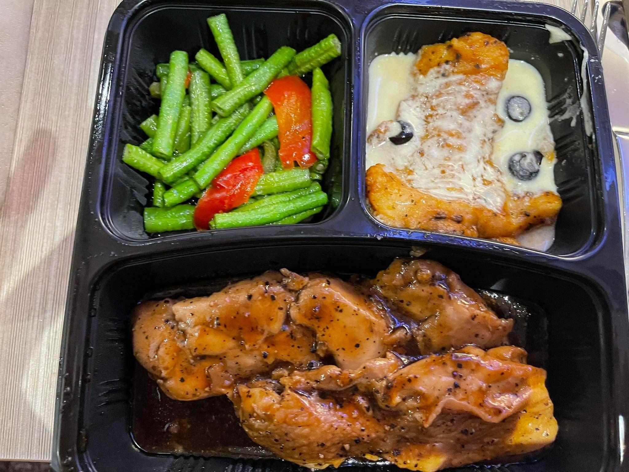 Lưu trú ở Singapore gần 1 tháng, các cầu thủ ĐT Việt Nam ăn gì, chơi gì trong điều kiện khép kín