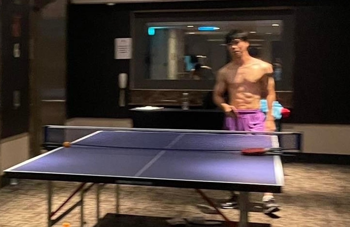 Công Phượng cởi trần, khoe vóc dáng bố bỉm một con cực phẩm