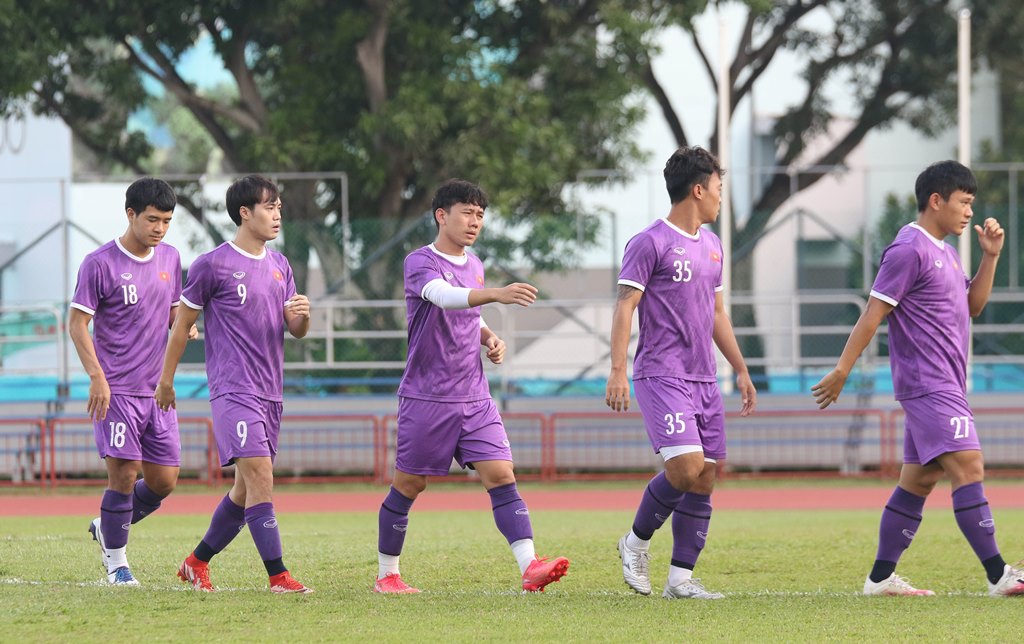 ĐT Việt Nam tiếp tục luyện tập để chuẩn bị cho trận đấu gặp Thái Lan