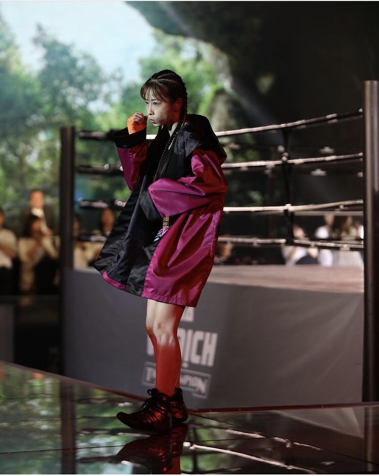 Hình ảnh Châu Tuyết Vân thượng đài boxing khiến cộng đồng võ thuật bất ngờ và thích thú