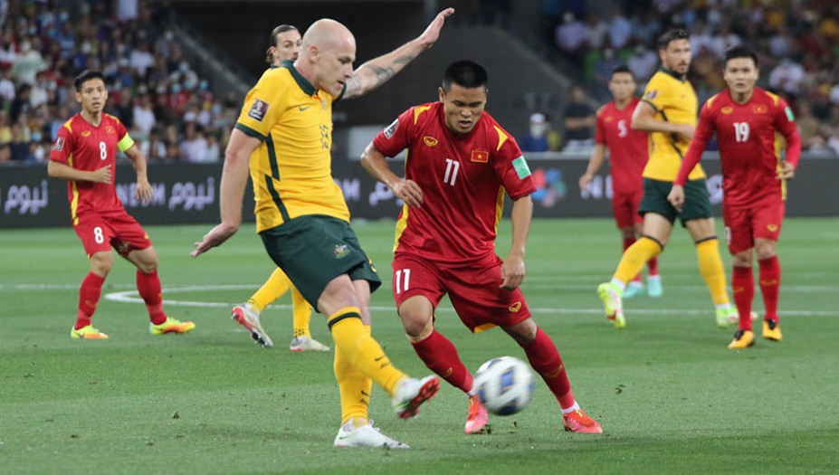 Võ sĩ Trương Đình Hoàng tự hào khoe được ông Park tung ra sân trong màu áo ĐT Việt Nam