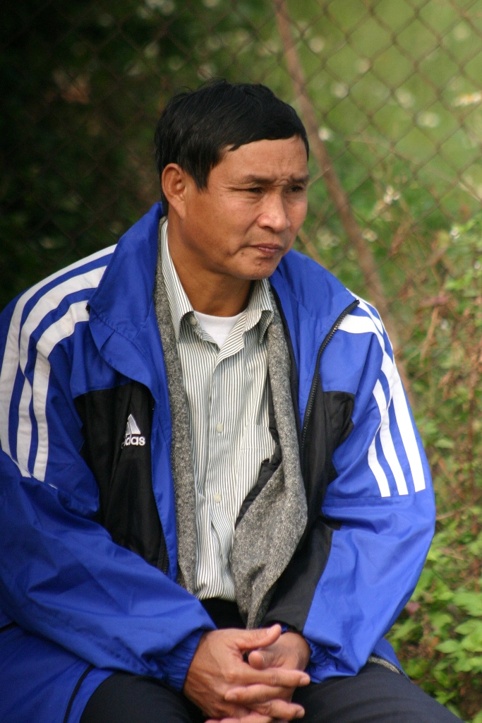 Ông Mai Đức Chung có vẻ mặt khắc khổ, hiền lành và thân thiện. Cho rằng việc cầu thủ Việt kiều về nước là tốt, ông luôn nhiệt tình.
