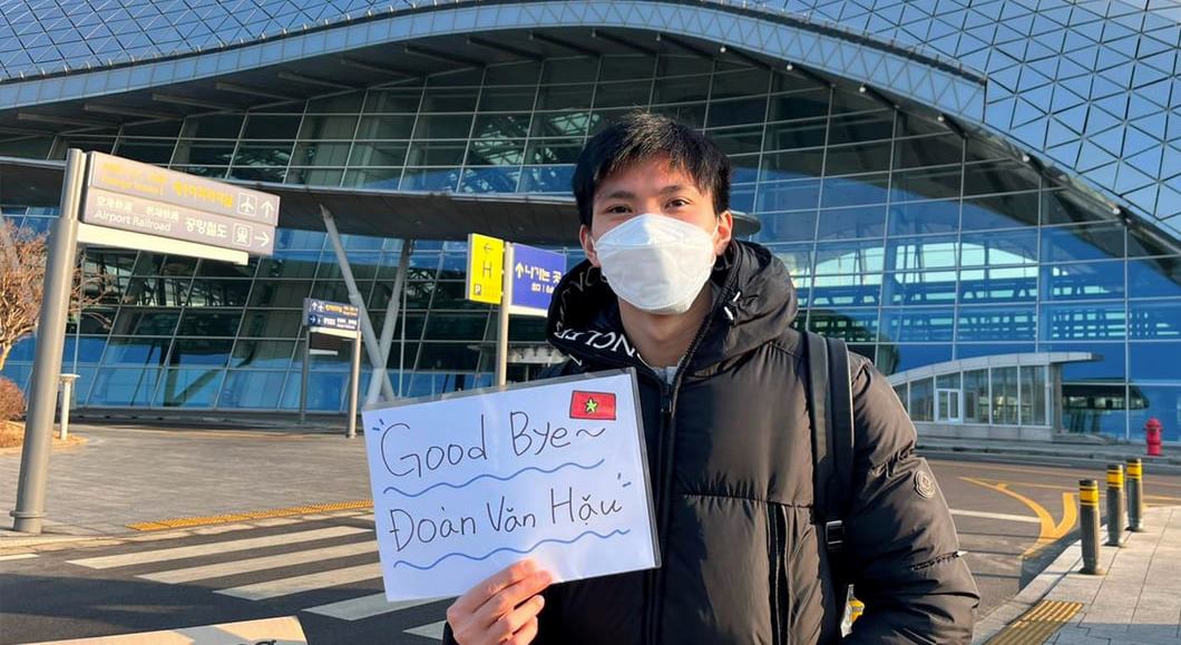 Cùng ngày ĐT nữ Việt Nam về nước, Đoàn Văn Hậu trở về trong âm thầm