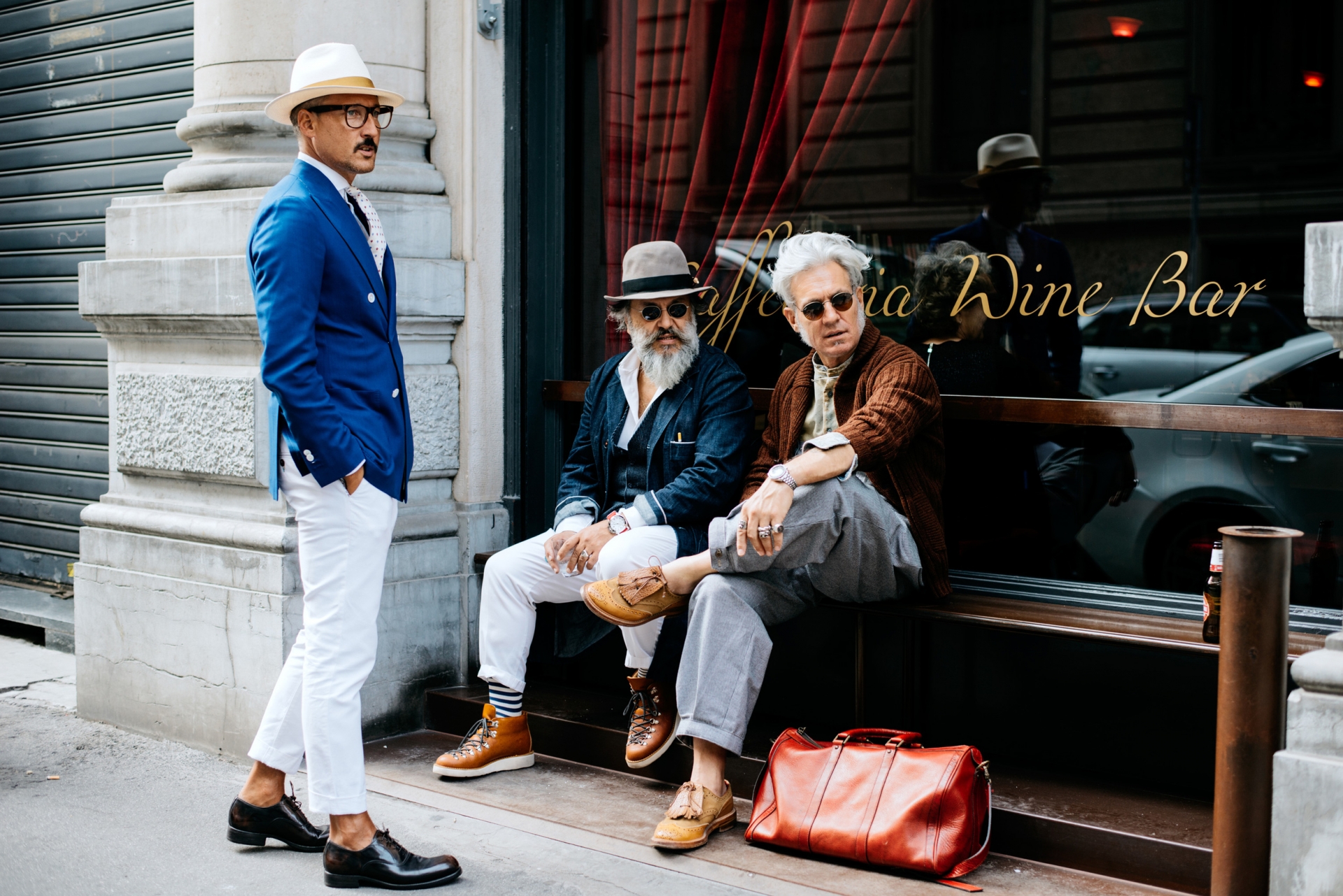 Đàn ông ở Ý dù ở độ tuổi nào cũng luôn yêu thích những bộ suit lịch lãm, nam tính. 