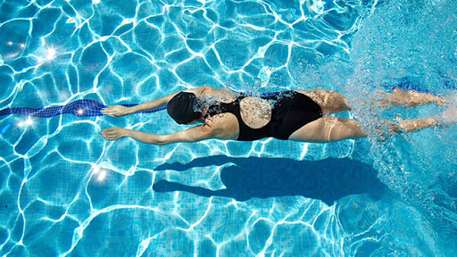 Bơi lội là hình thức thể thao được khuyến nghị giúp tăng chiều cao