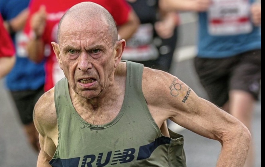 Ở tuổi 60 nhưng Tommy Hughes vẫn không từ bỏ marathon