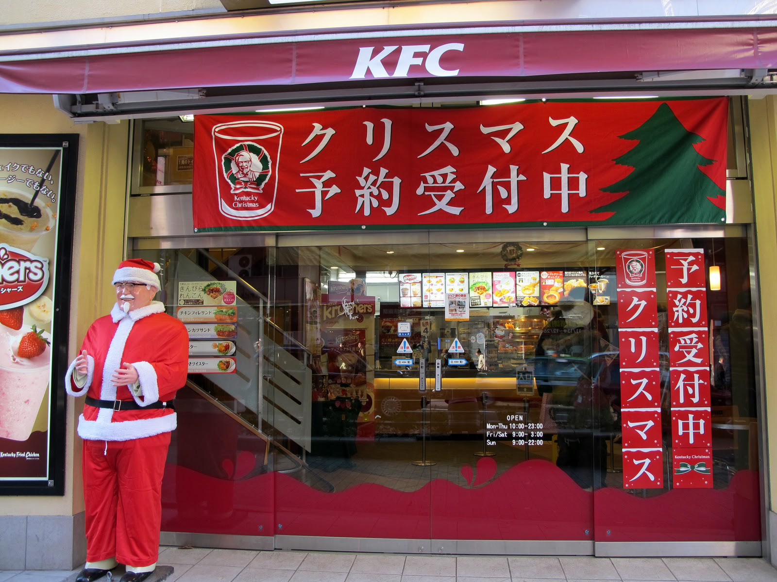 Cửa hàng gà rán KFC hoạt động xuyên suốt mùa lễ Giáng sinh tại Nhật Bản