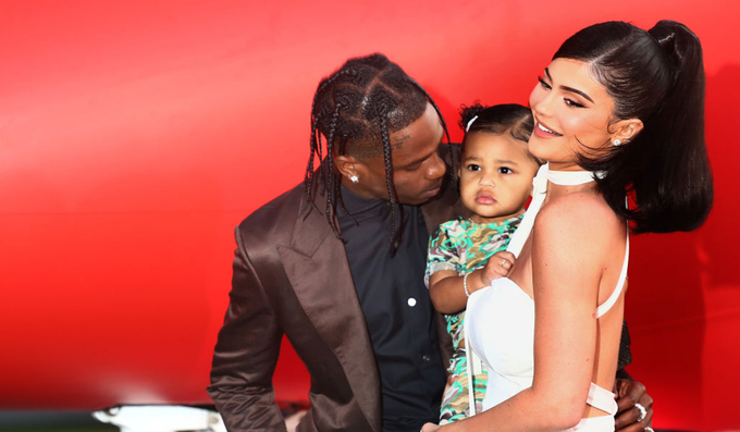 Hình ảnh gia đình của Kylie Jenner và rapper Travies Scott