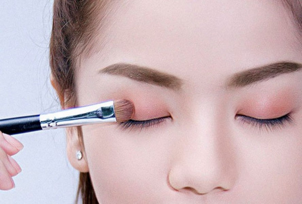 Top 4 phấn mắt giúp biến hóa mọi phong cách