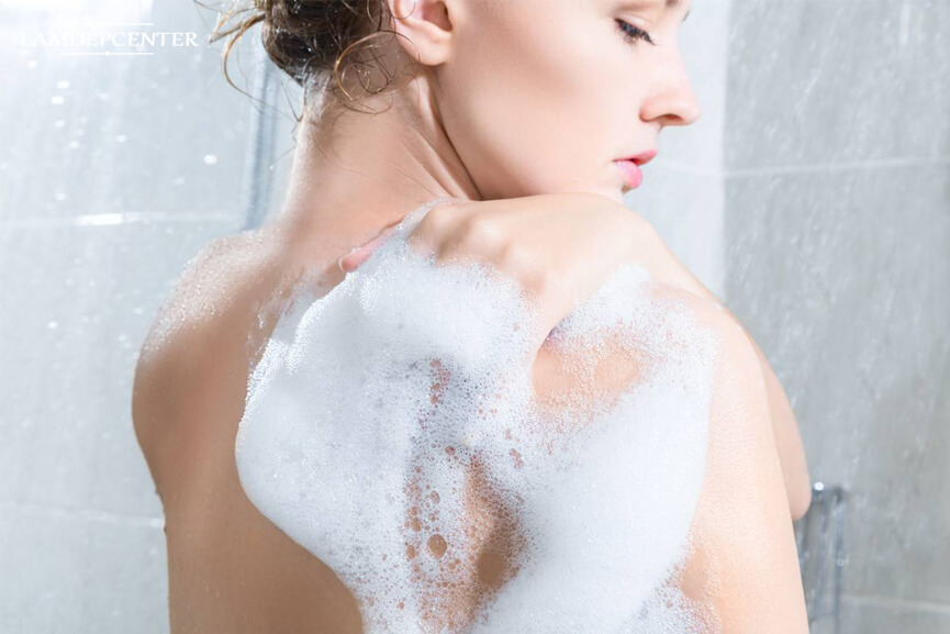 Xua tan nỗi lo mụn lưng bằng 3 loại xà phòng chuyên trị hiện nay