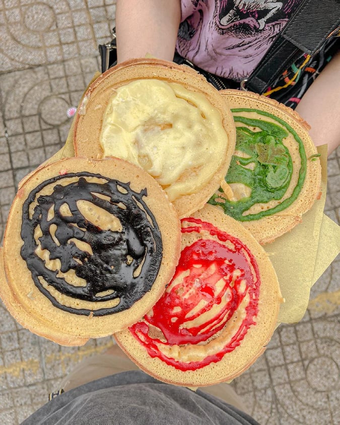 Bánh có màu sắc trông vô cùng bắt mắt. Nguồn: @canquetsaigon