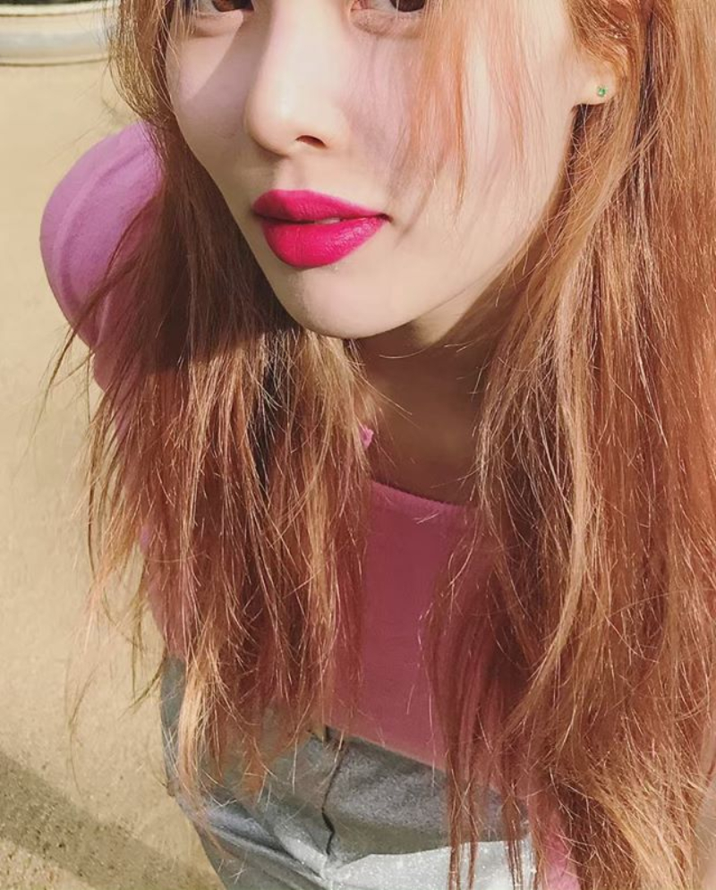 Son môi hồng lì là xu hướng trang điểm được con gái Hàn Quốc ưa chuộng.