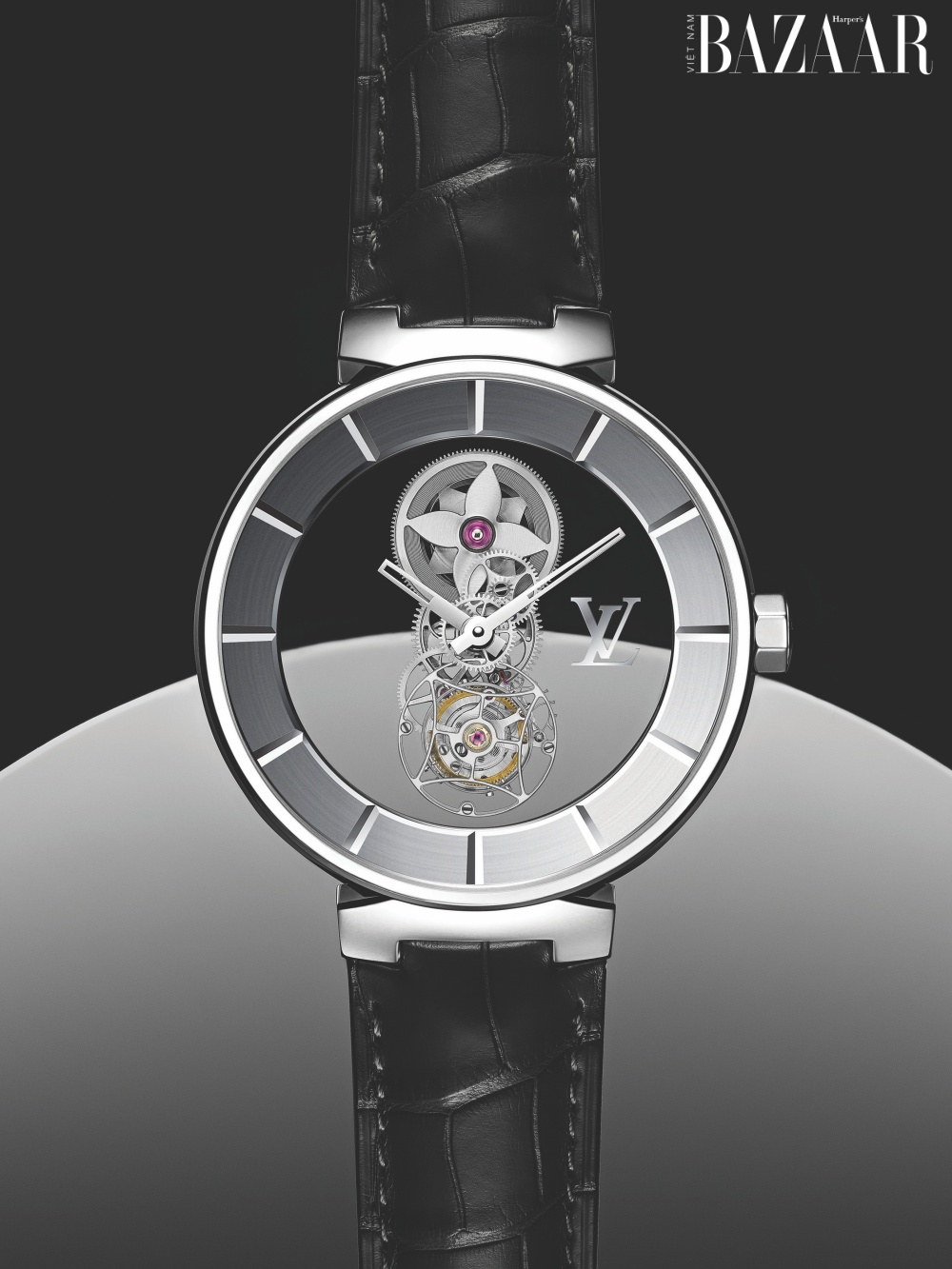 Cận cảnh chiếc đồng hồ Tambour Moon Mystérieuse Tourbillon Volant đạt kỹ thuật đỉnh cao được Louis Vuitton giới thiệu năm 2018