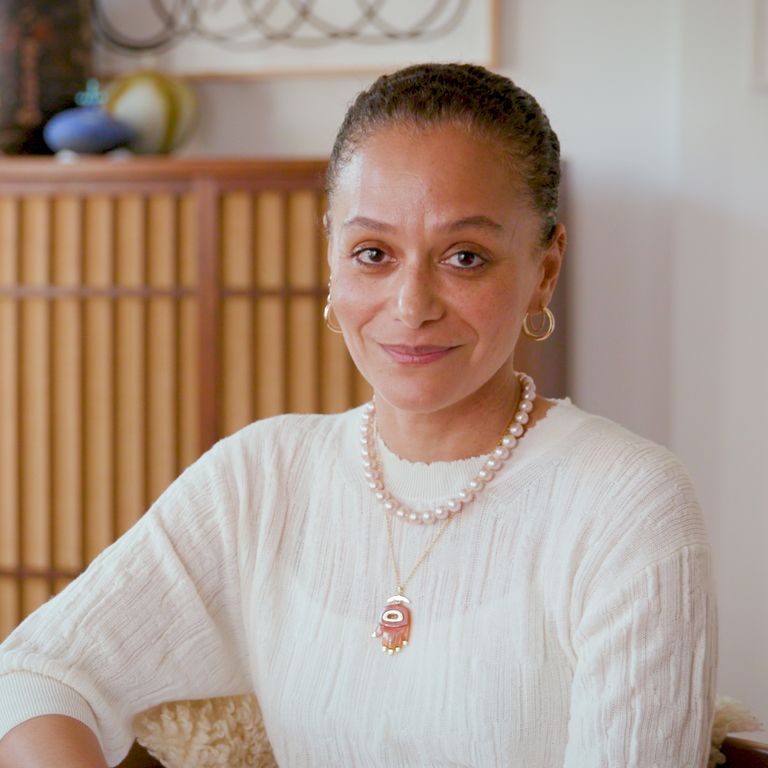 Samira Nasr là tổng biên tập đầu da màu đầu tiên trong lịch sử 153 của tạp chí Haper's Bazaar